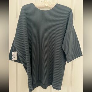 ISSEY MIYAKE OVERSIZED PLEATS RELEASE T-SHIRT